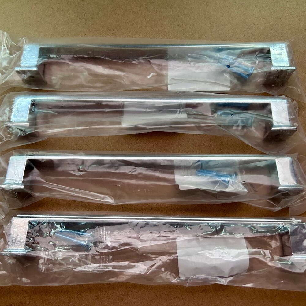 SAPPHIRE 704780160960 Door Cabinet Handles Modern Chrome Lot of 4 **NEW**